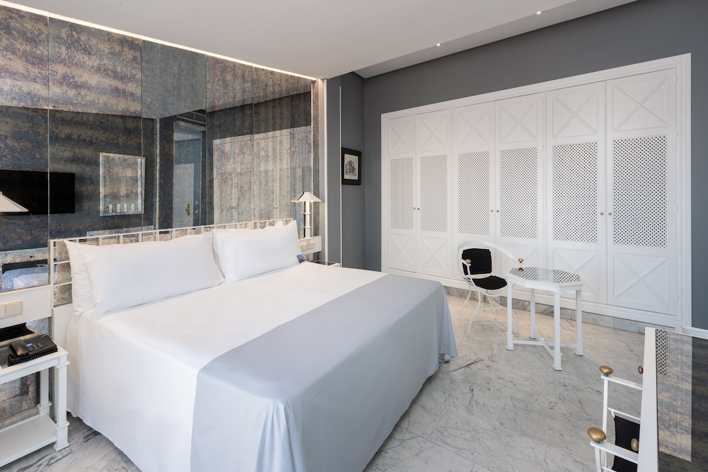 Superior Room, 1 King Bed, Terrace photo 2