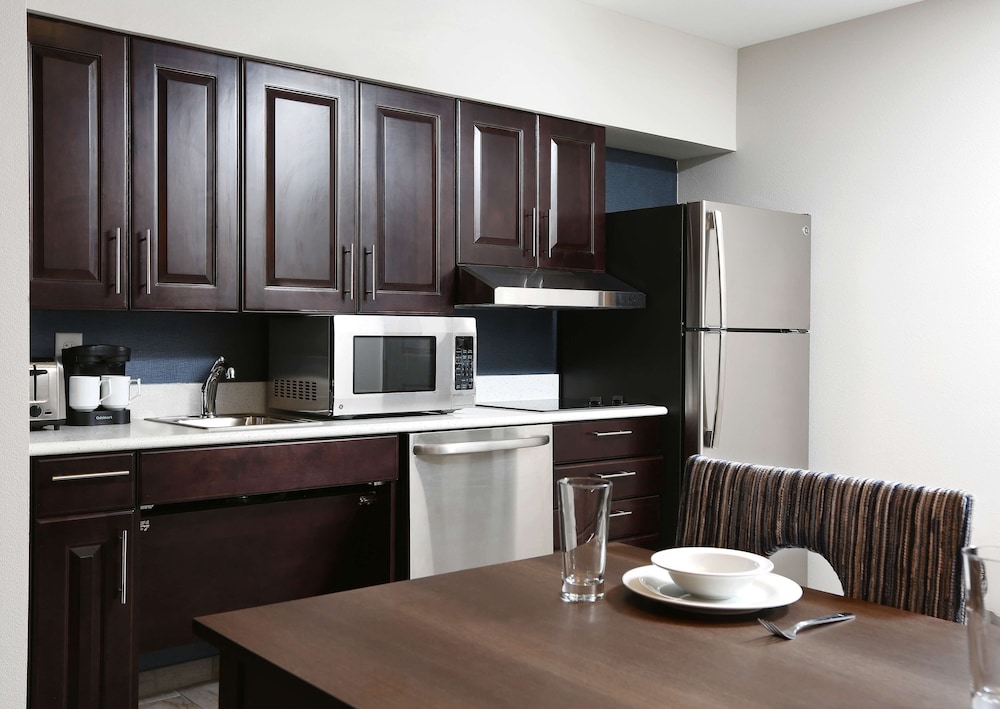 Suite, 2 Queen Beds, Accessible (Mobility & Hearing, Roll-In Shower) photo 3