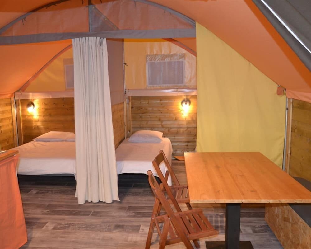 Comfort Tent, Multiple Beds photo 2
