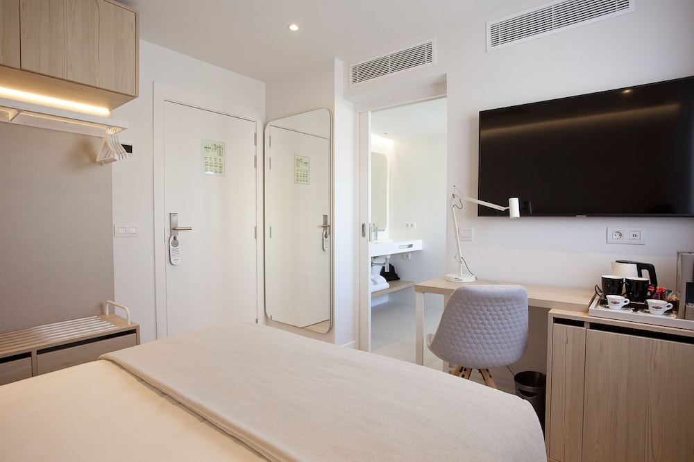 Single Room (Street View)