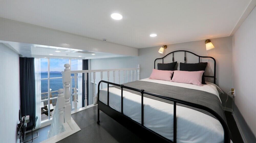 Room (A-101 duplex bed) - Photo 5