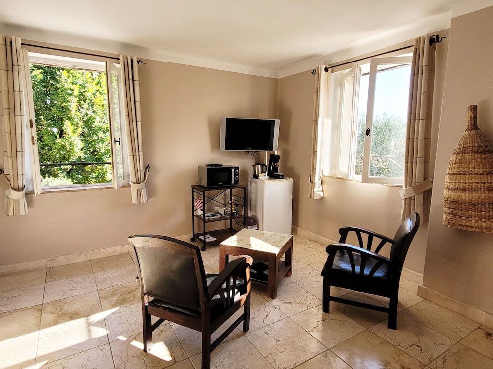 Comfort Double Room, Private Bathroom, Pool View photo 3