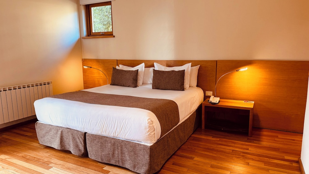 Superior Suite, 1 Bedroom thumbnail 5