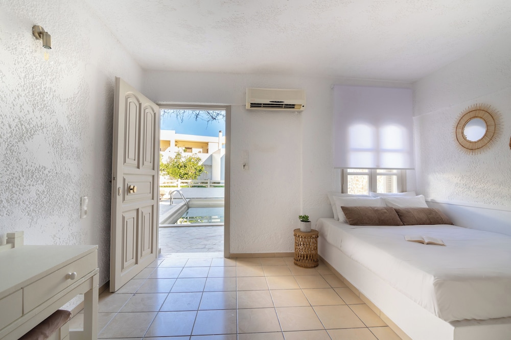 Basic Triple Room, Courtyard View