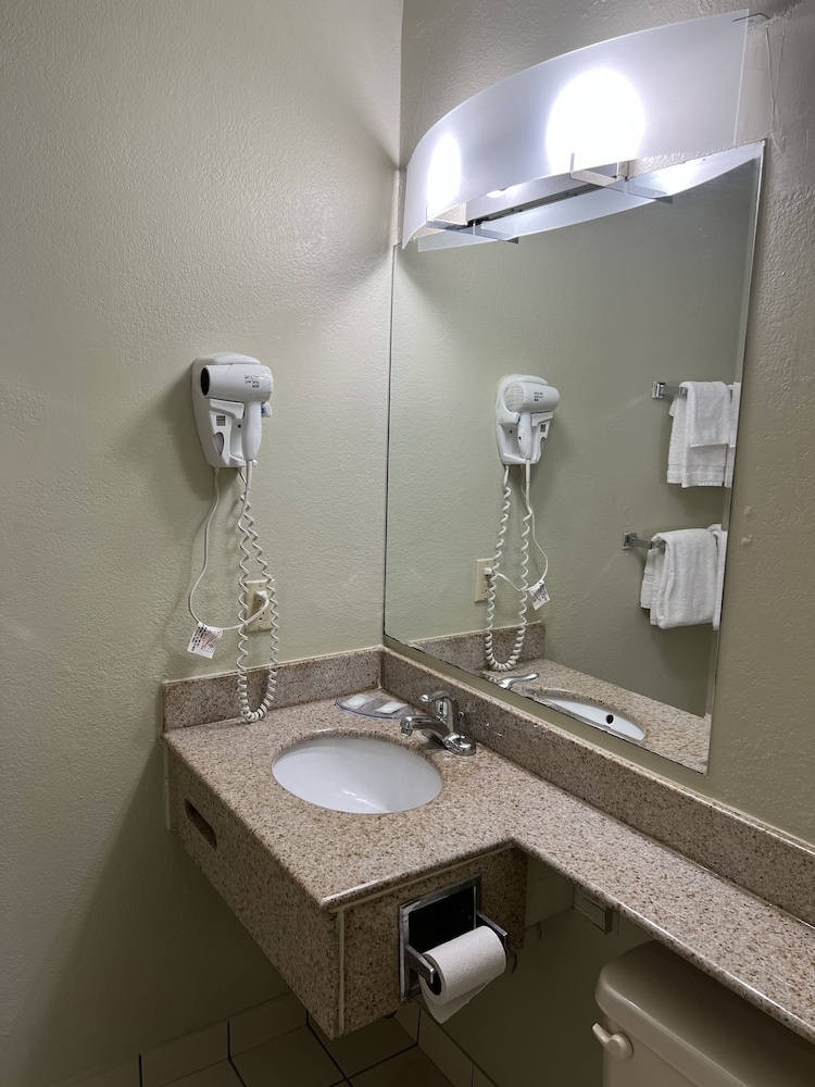 Standard Single Room, 1 King Bed photo 3
