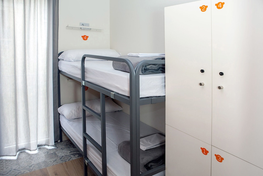 Double Room, Private Bathroom, 2 bunk beds