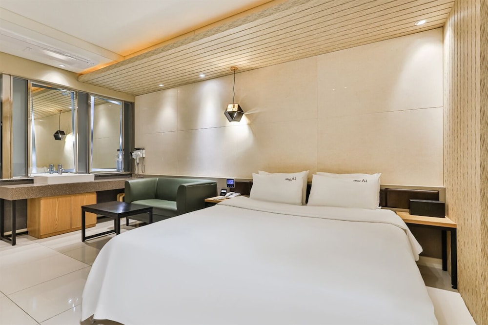 Deluxe Room, 1 Double Bed - Photo 2