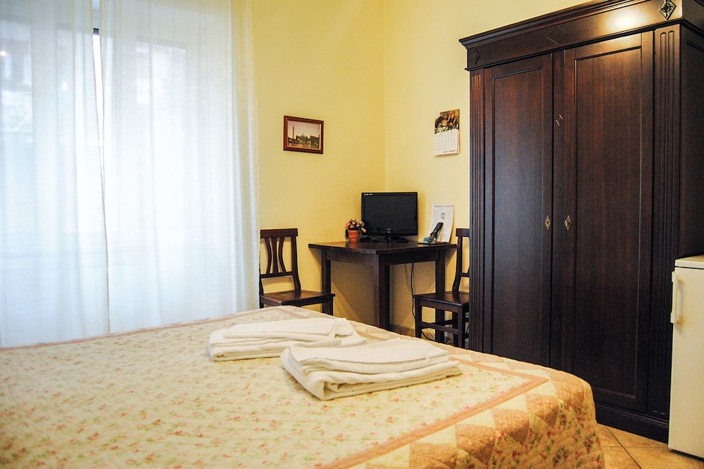 Superior Room, 1 Queen Bed photo 3