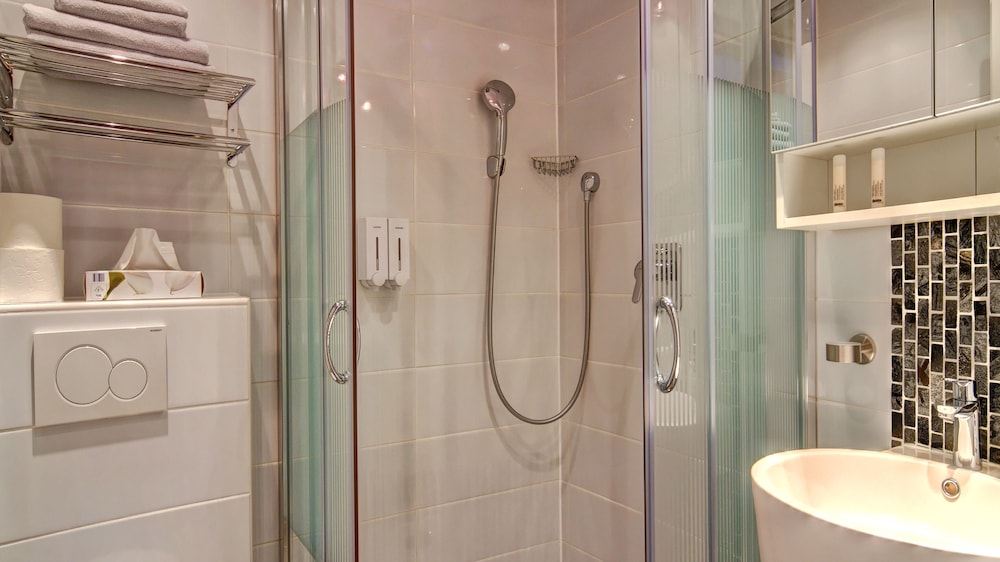 Basic Double Room, Non Smoking, Housekeeping photo 2