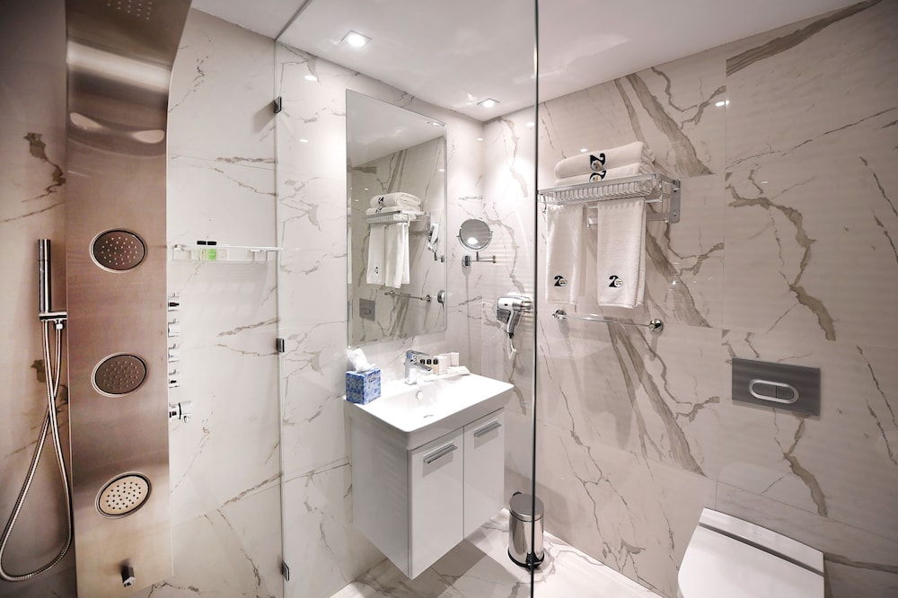 Deluxe Double Room, Private Bathroom photo 3