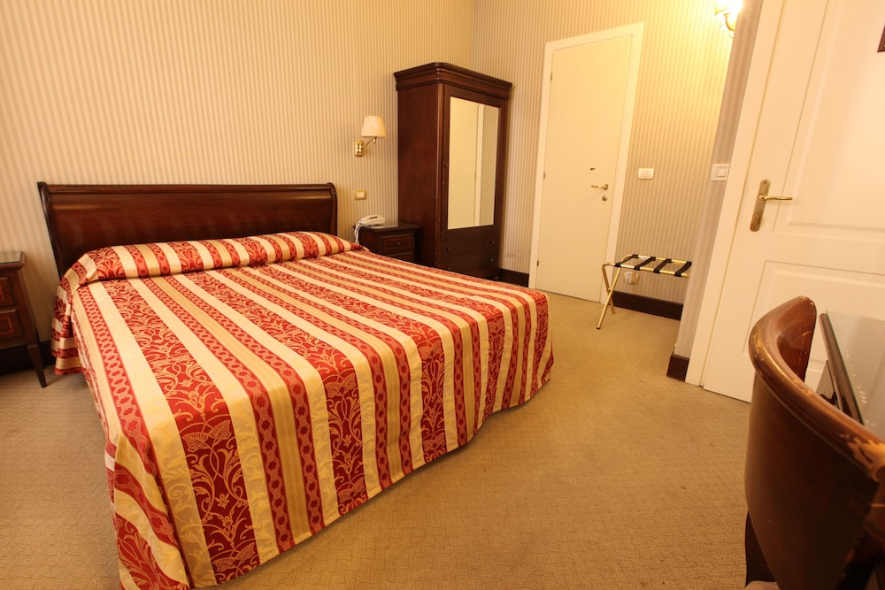 Standard Double Room photo 2