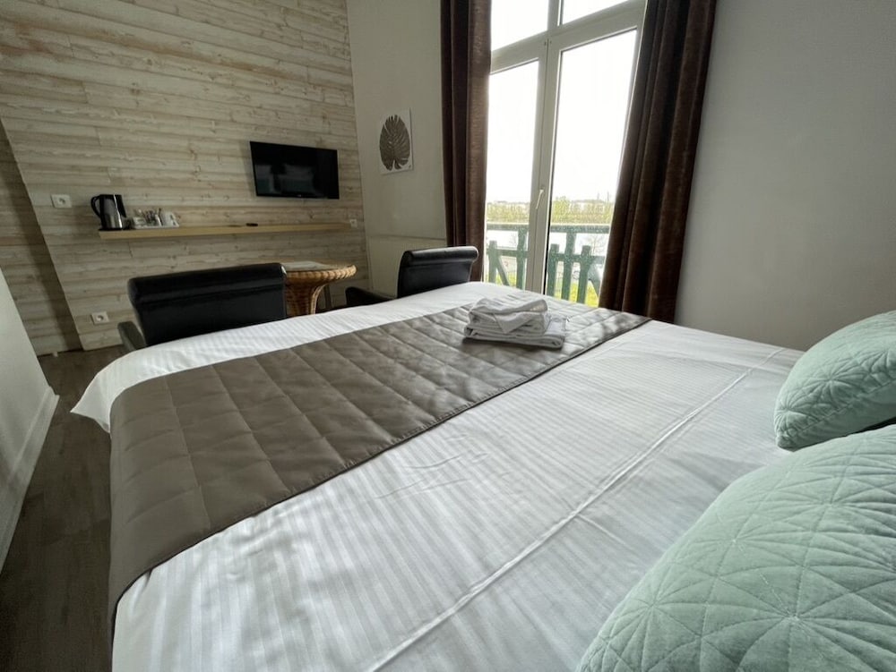 Superior Double Room, River View photo 1