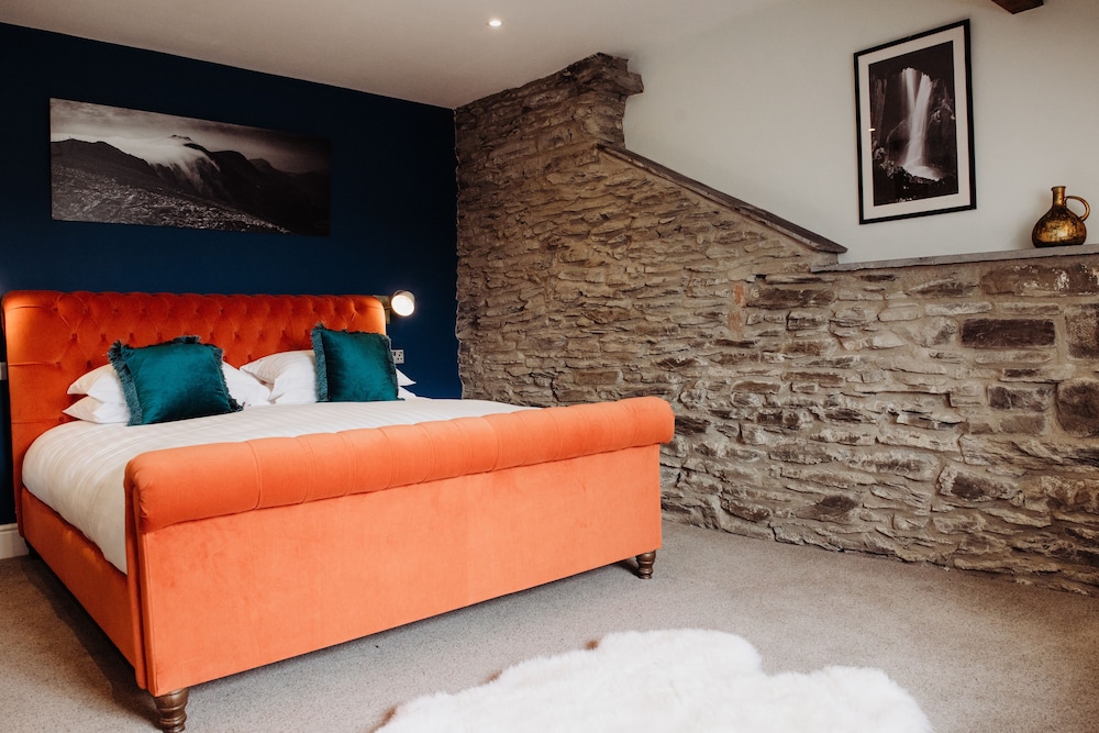 Room, 1 King Bed with Sofa bed, Valley View photo 3