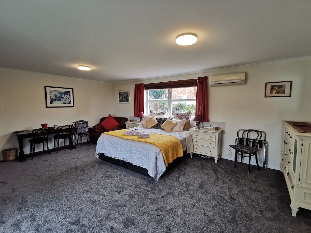 Deluxe Double or Twin Room, 1 Bedroom, Patio, Courtyard View photo 3