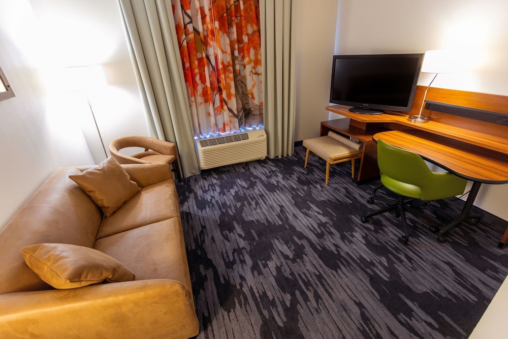 Suite, 1 Bedroom (Mobility Accessible, Tub) - Photo 2