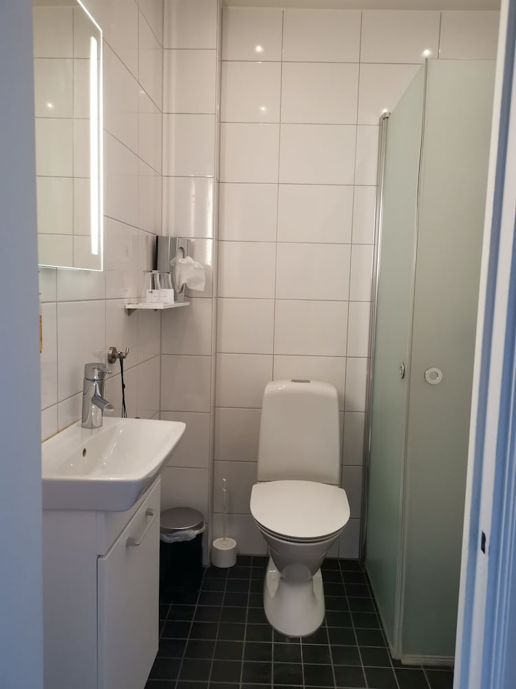 Standard Room, 1 King Bed, Non Smoking - Photo 17