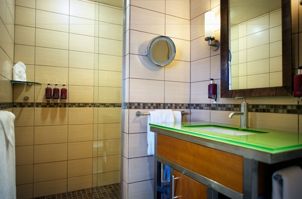 Suite, 1 Bedroom, Accessible (Roll-In Shower) - Photo 2
