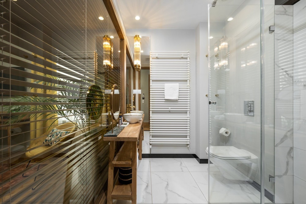Classic Double Room (City View) photo 3
