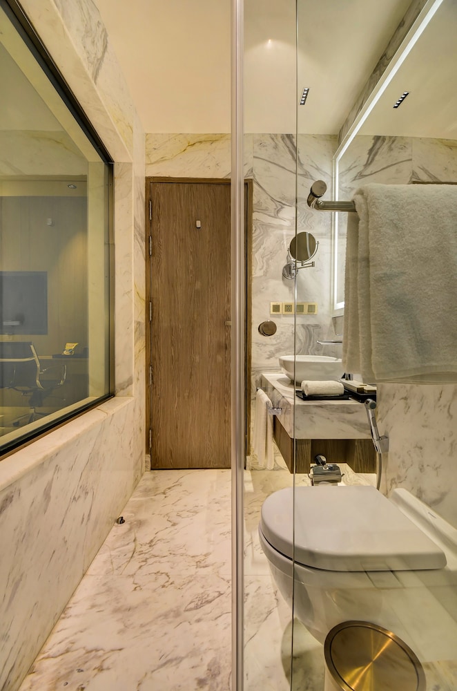 Executive Double Room - Photo 9