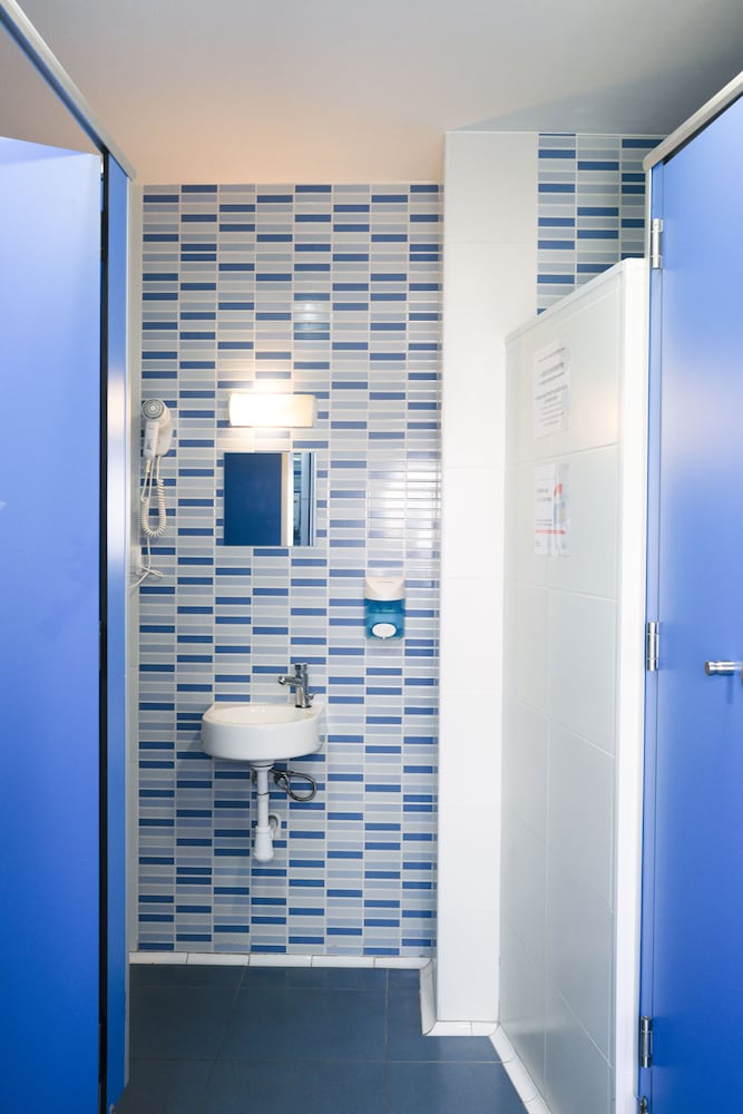 Shared Dormitory, Women only, Shared Bathroom (1 bed in a 4-Bed Dormitory Room) photo 3
