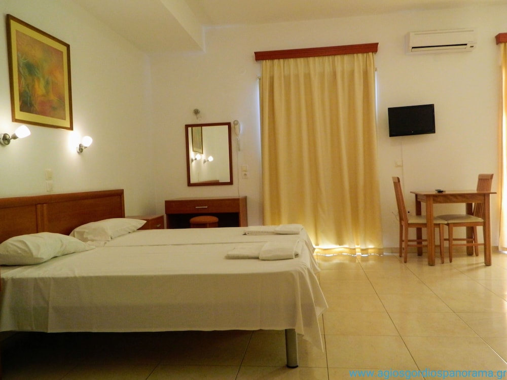 Family Studio, Multiple Beds, Kitchenette, Sea View photo 2
