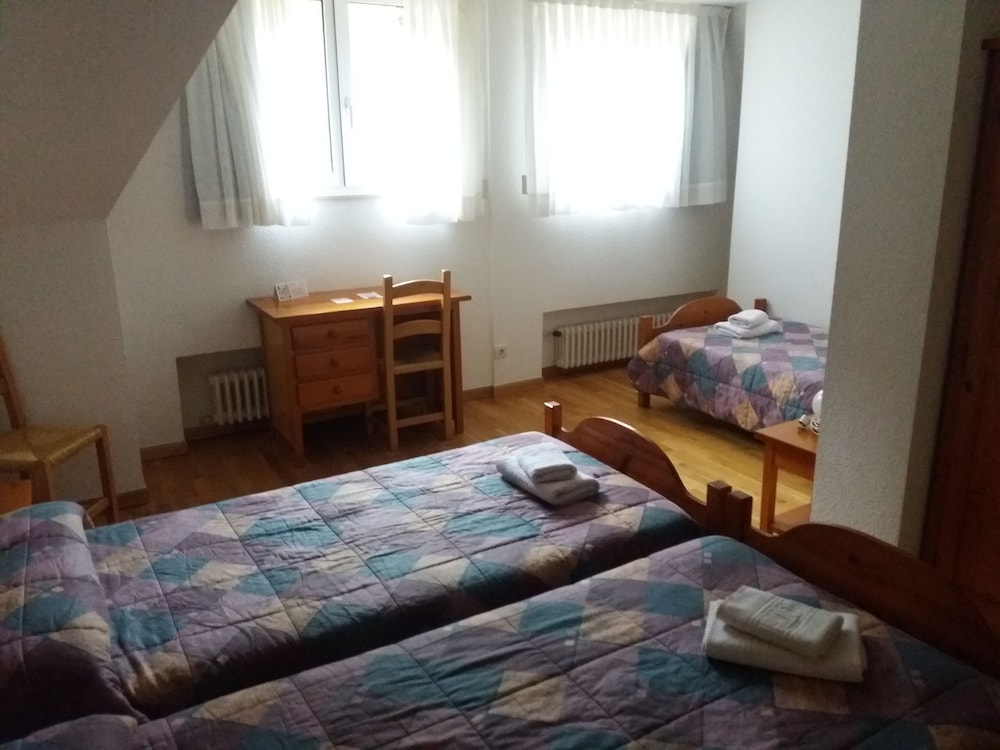 Traditional Triple Room, Garden View photo 2