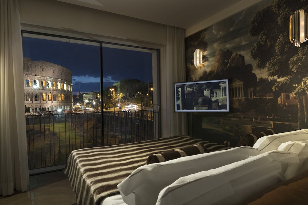 Junior Suite, 1 King Bed (Colosseum View)