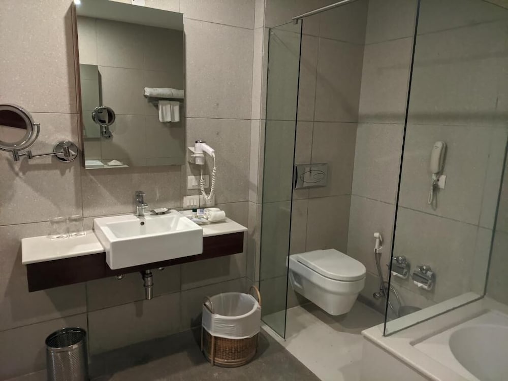 Junior Suite, 1 King Bed, City View (Junior Suite) - Photo 2