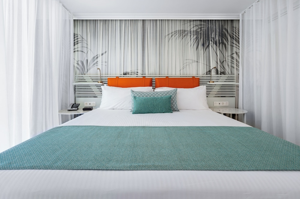 2 Queen Bed Room