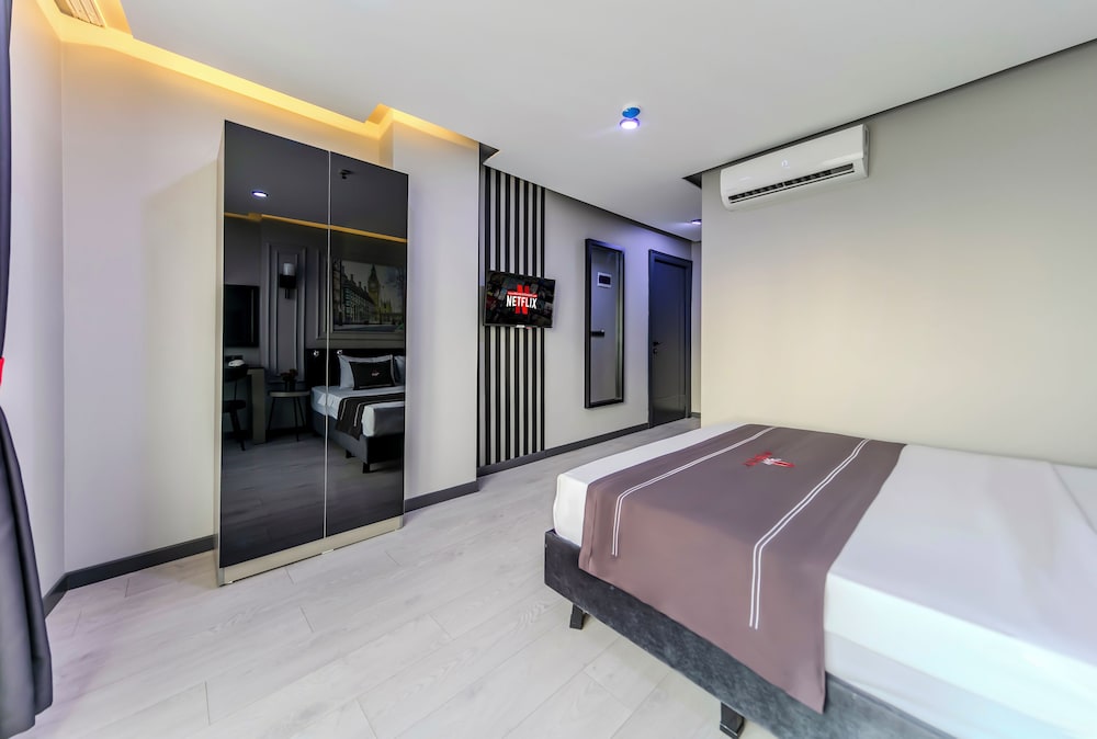 Deluxe Double or Twin Room - Photo 13