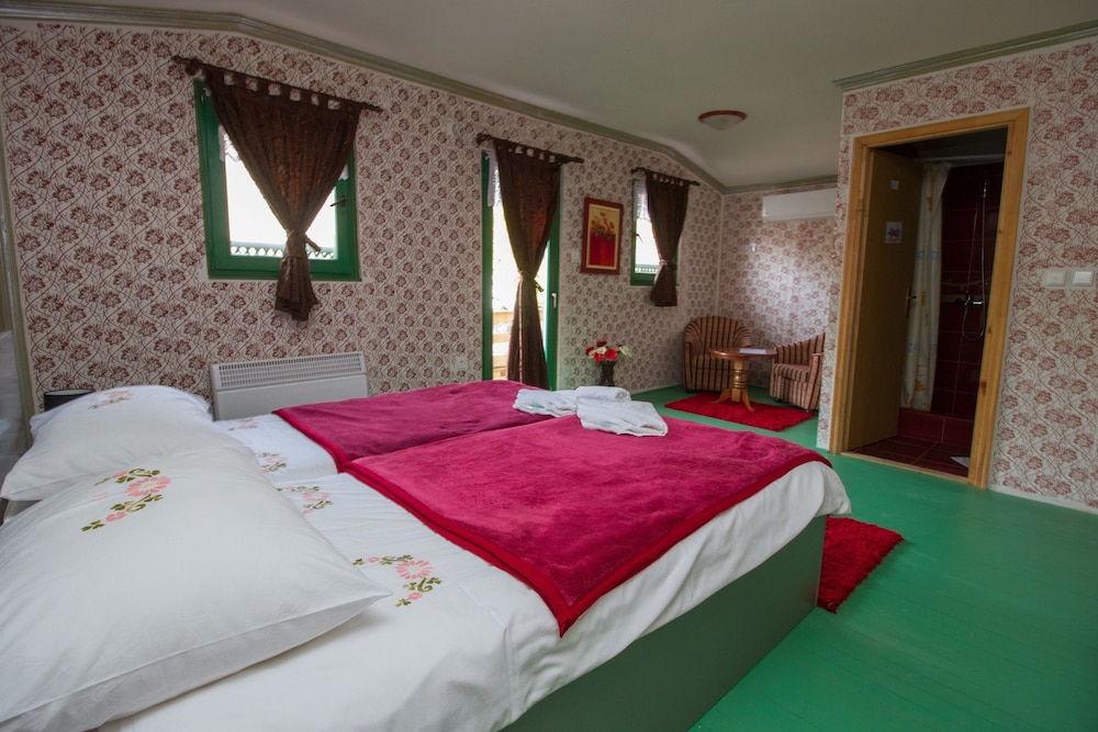 Basic Double Or Twin Room, River View, Overwater photo 1