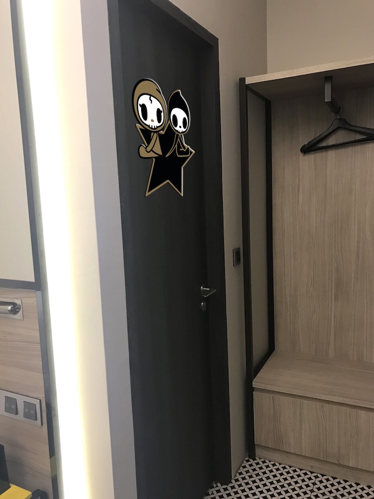 Room (24k Black And White) photo 3