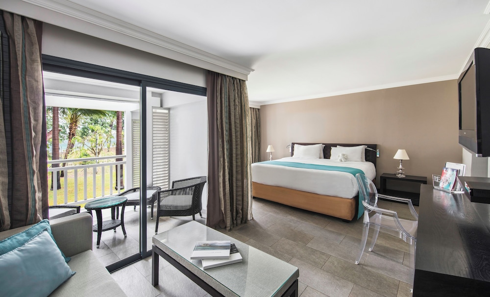 Junior Suite, 1 King Bed - Photo 2