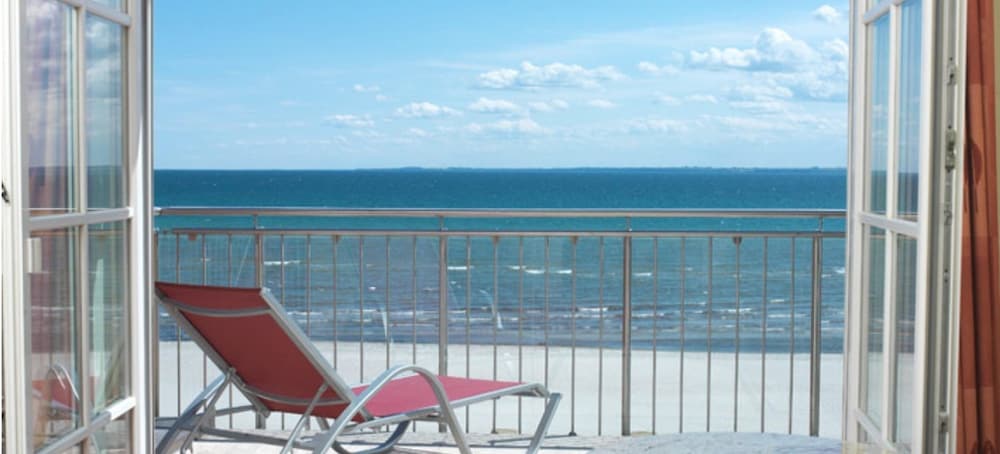 Junior Room, 1 Double Bed, Beach View photo 3