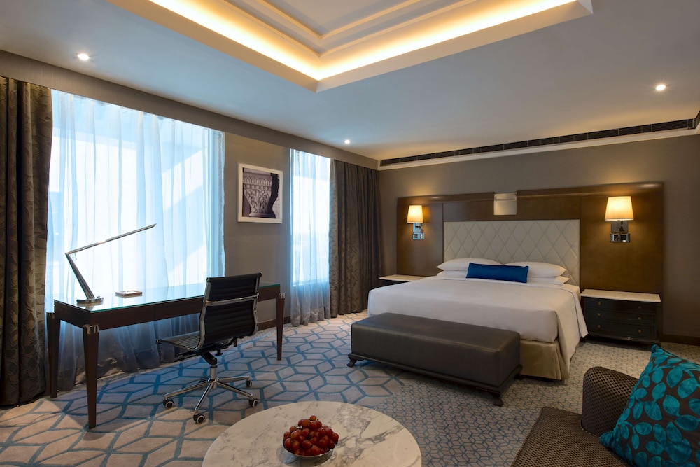 Suite, 1 King Bed (Regency) photo 3