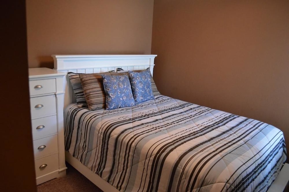 Comfort House, 3 Bedrooms, Canal View
