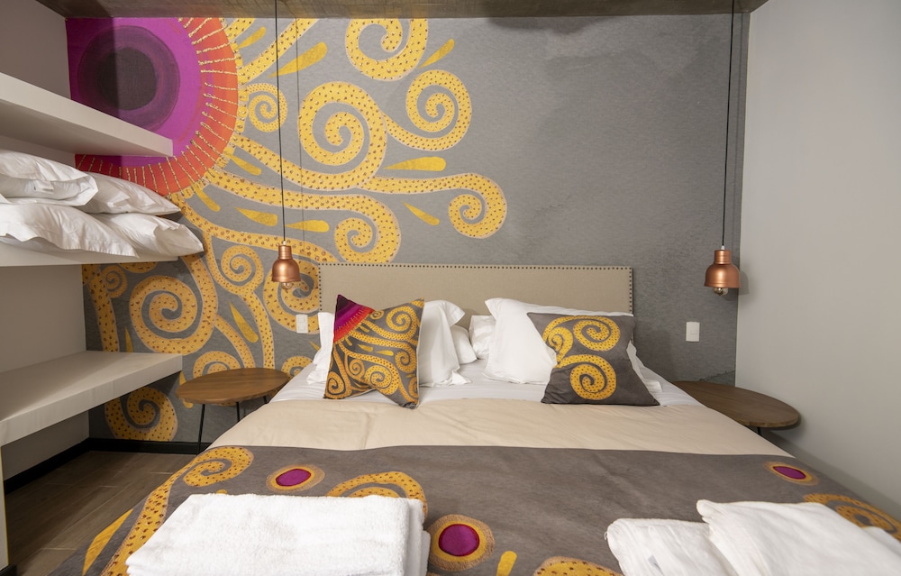 Signature Quadruple Room, 2 Bedrooms, Private Bathroom, Courtyard View photo 3