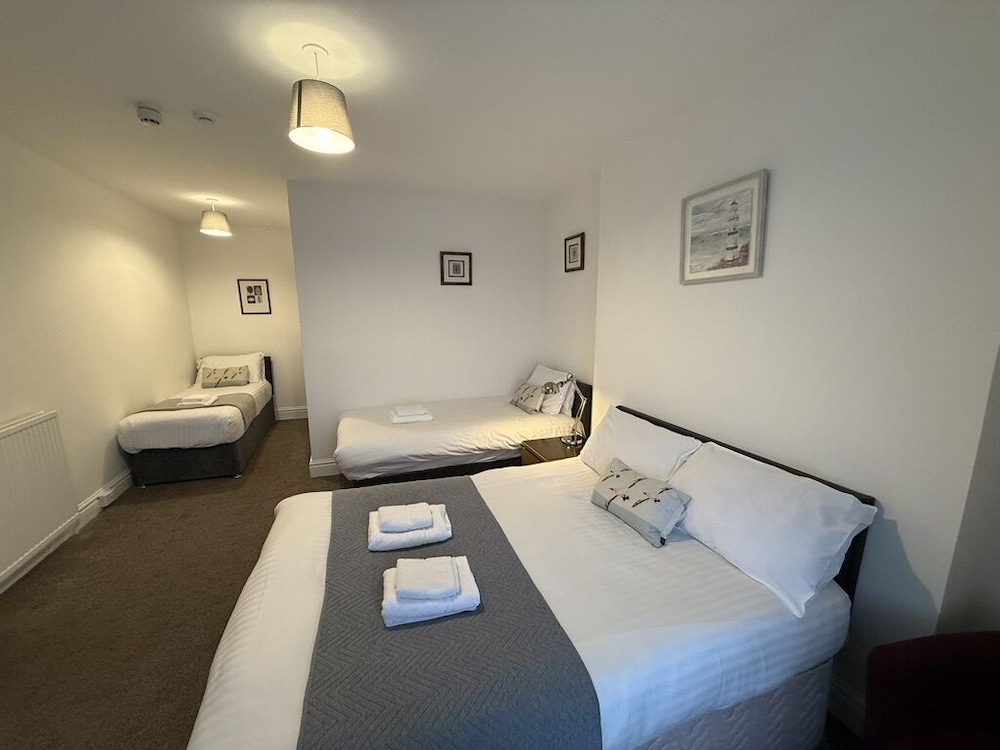 Suite, Ensuite (Double + 2 single beds) photo 1