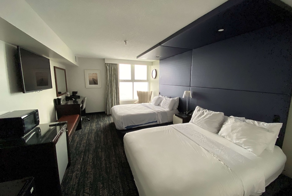 Room, 2 Queen Beds, Non Smoking, Lake View - Photo 1