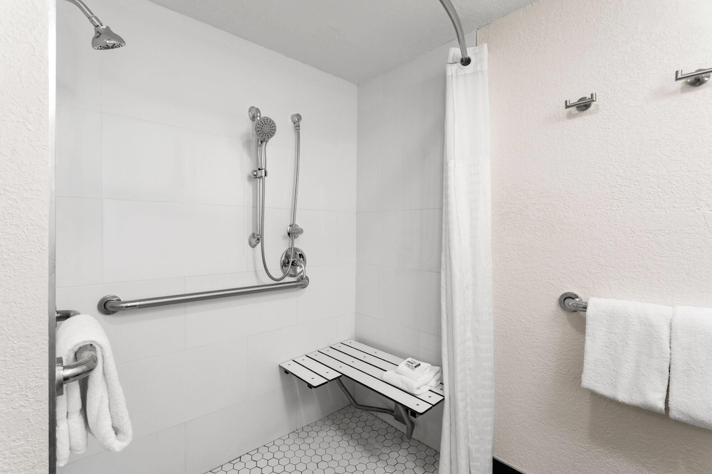 Room, 2 Double Beds, Accessible, Garden View (Mobility/Hearing Impaired Accessible) photo 2
