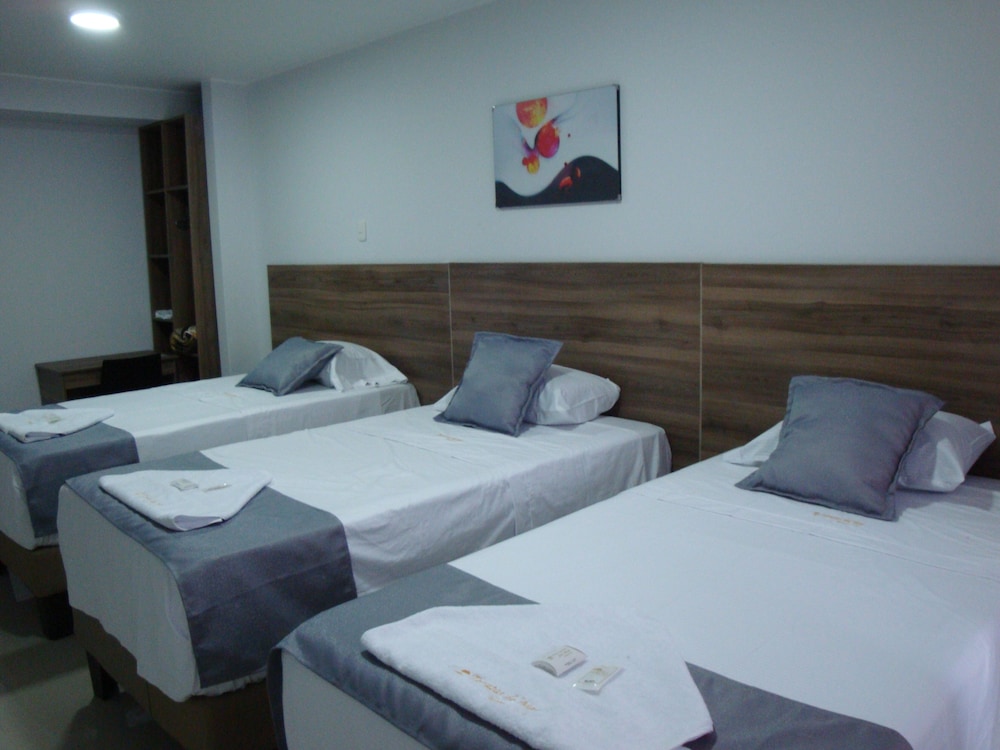 Economy Triple Room photo 2