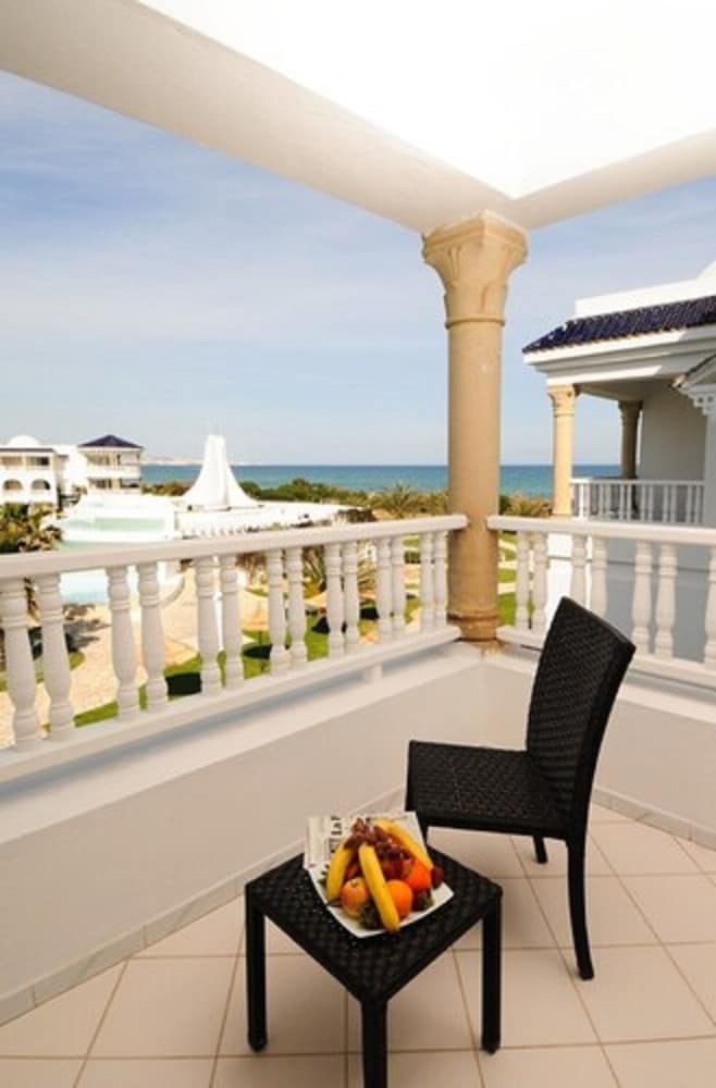 Standard Room, Multiple Beds, Balcony, Sea View - Photo 17