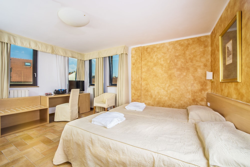 Suite - Photo 6