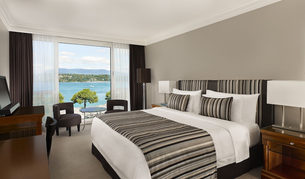 Executive Room, 1 King Bed, Lake View