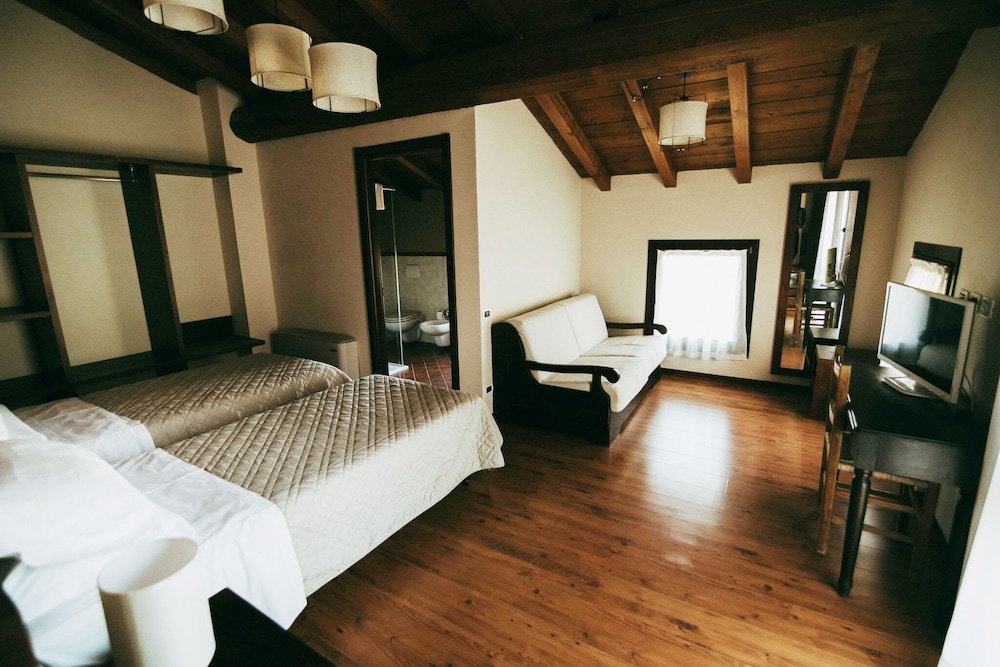 Standard Quadruple Room photo 3