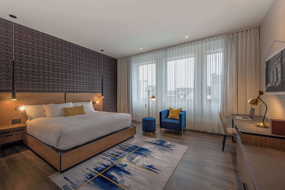 Standard Room, 1 King Bed, Non Smoking - Photo 3