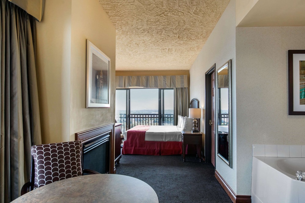 Suite, 1 King Bed, Non Smoking (Upgrade) photo 3