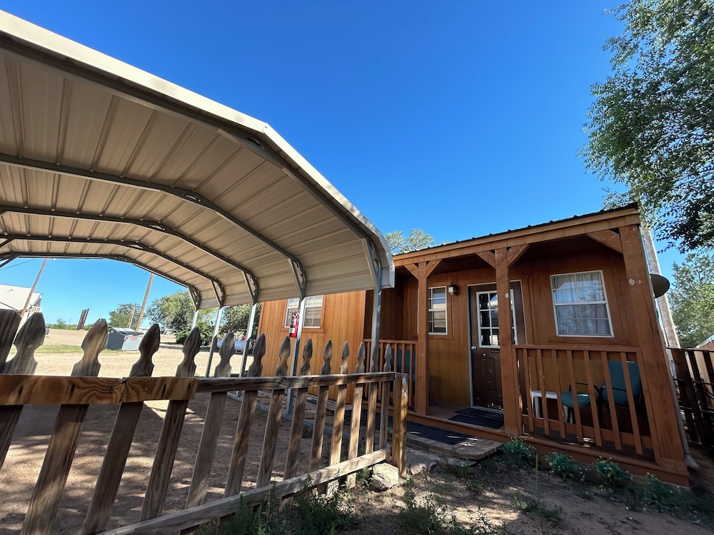 Cabin #12, Deluxe Studio Cabin, 2 Queen Beds, Kitchenette, Ground Floor photo 1