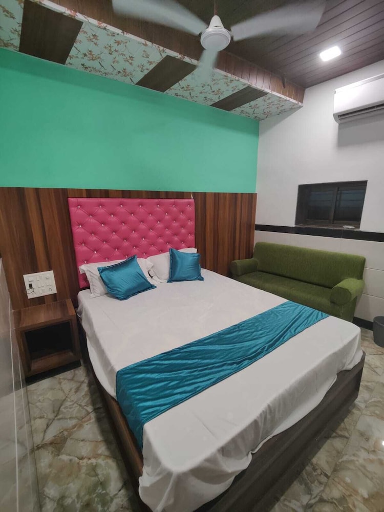 Deluxe Room - Photo 15