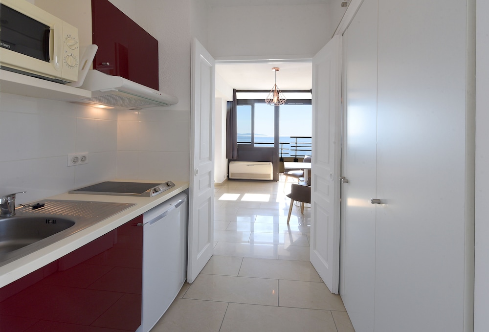 Studio, 1 Queen Bed, Balcony, Sea View - Photo 10